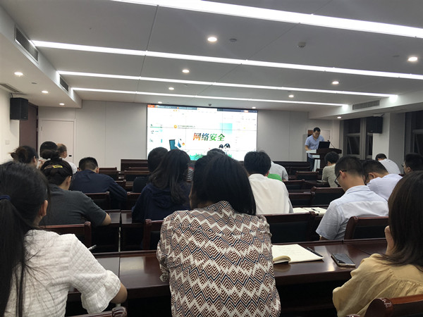 網(wǎng)絡(luò)安全宣傳進(jìn)金投活動.jpg